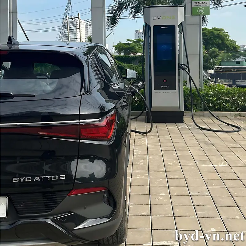 BYD được sạc tại các trụ điện của EV ONE