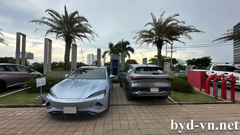 BYD được sạc tại các trụ điện của EV ONE