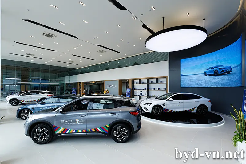 Showroom trưng bài và kinh doanh các dòng xe BYD tại Bình Dương 